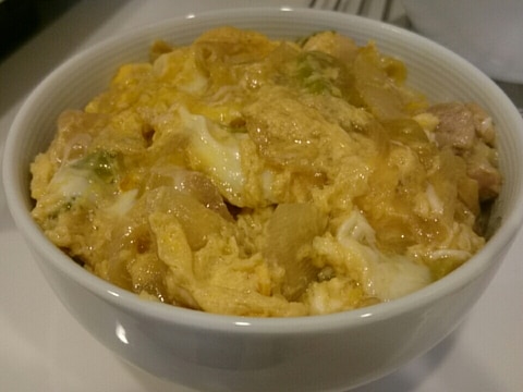 卵に片栗粉でトロッ！隠し味も♪親子丼